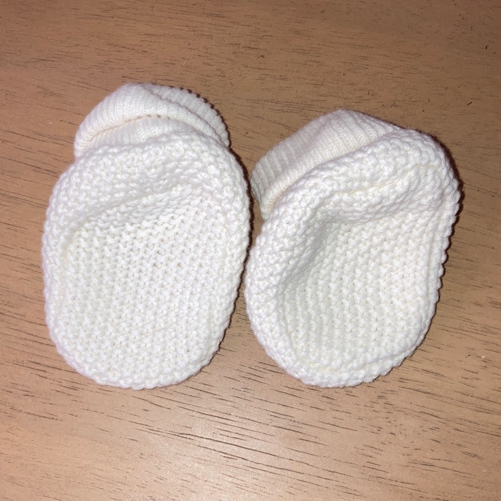 #188. 🆕 NWOT - Carter’s - Koala Bear Knit Baby Booties - Cozy Kids Shoes - Picture 2 of 2